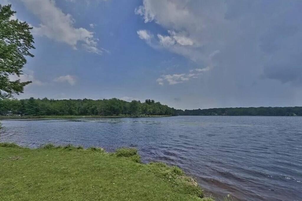Hideaway - Lakehouse/Spa/Dock/ Pocono Summit Exterior photo